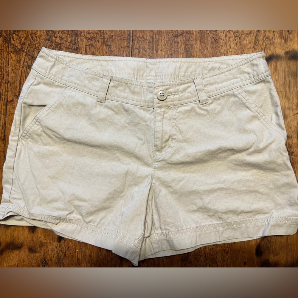 Women’s Columbia shorts size 8